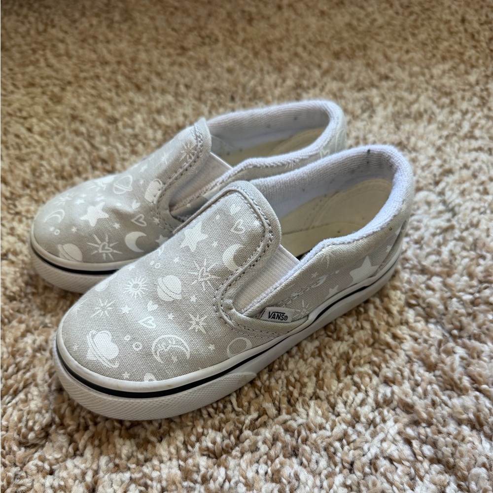 Vans Kids Slip-On Sneakers in Light Gray with White Space Print SZ 8